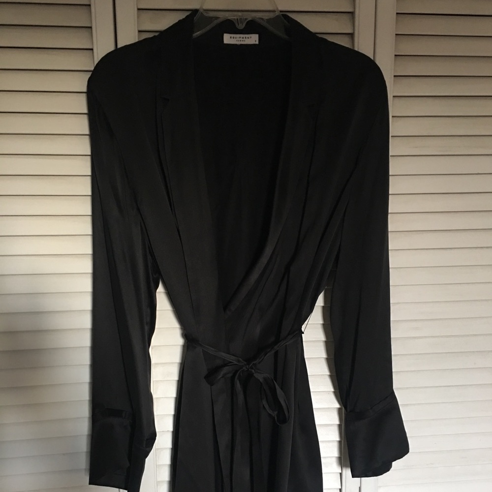 Equipment black silk robe
